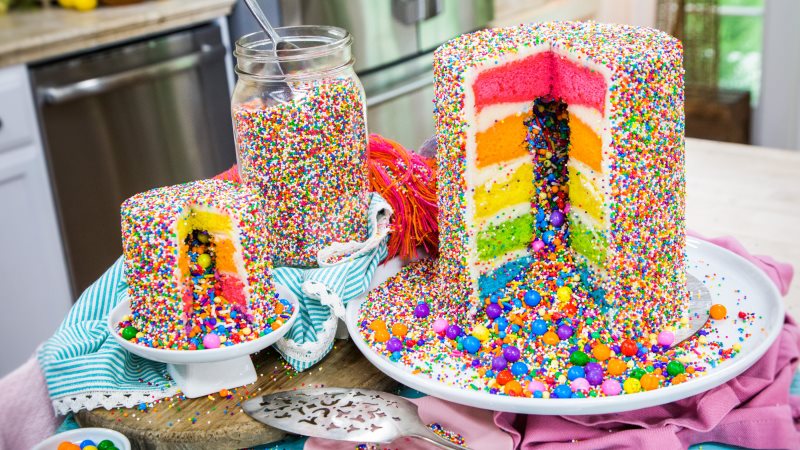 Dreamy Look Rainbow Ruffle Cake for Party Idea