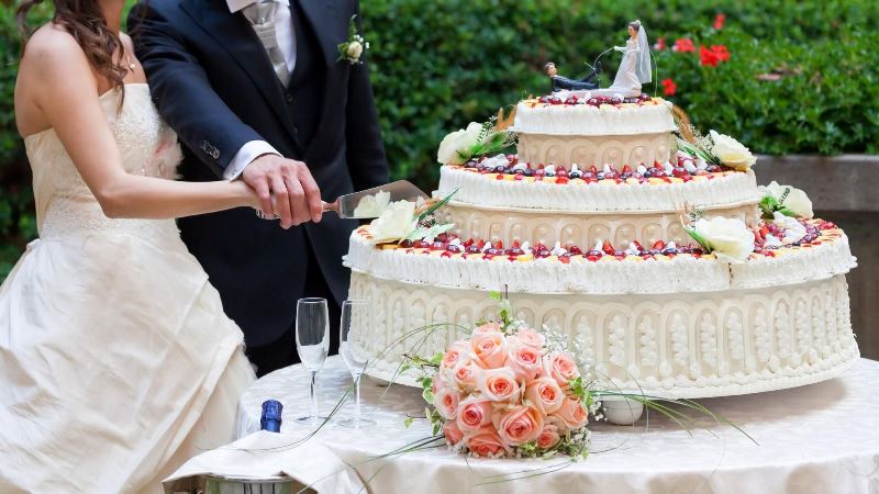 How to Make Your Wedding Colored Ombre Cake